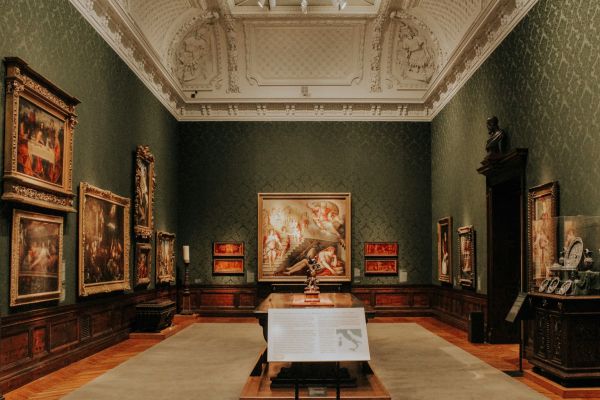 En quoi les techniques de conservation moderne prolongent-elles la vie des œuvres d'art ?